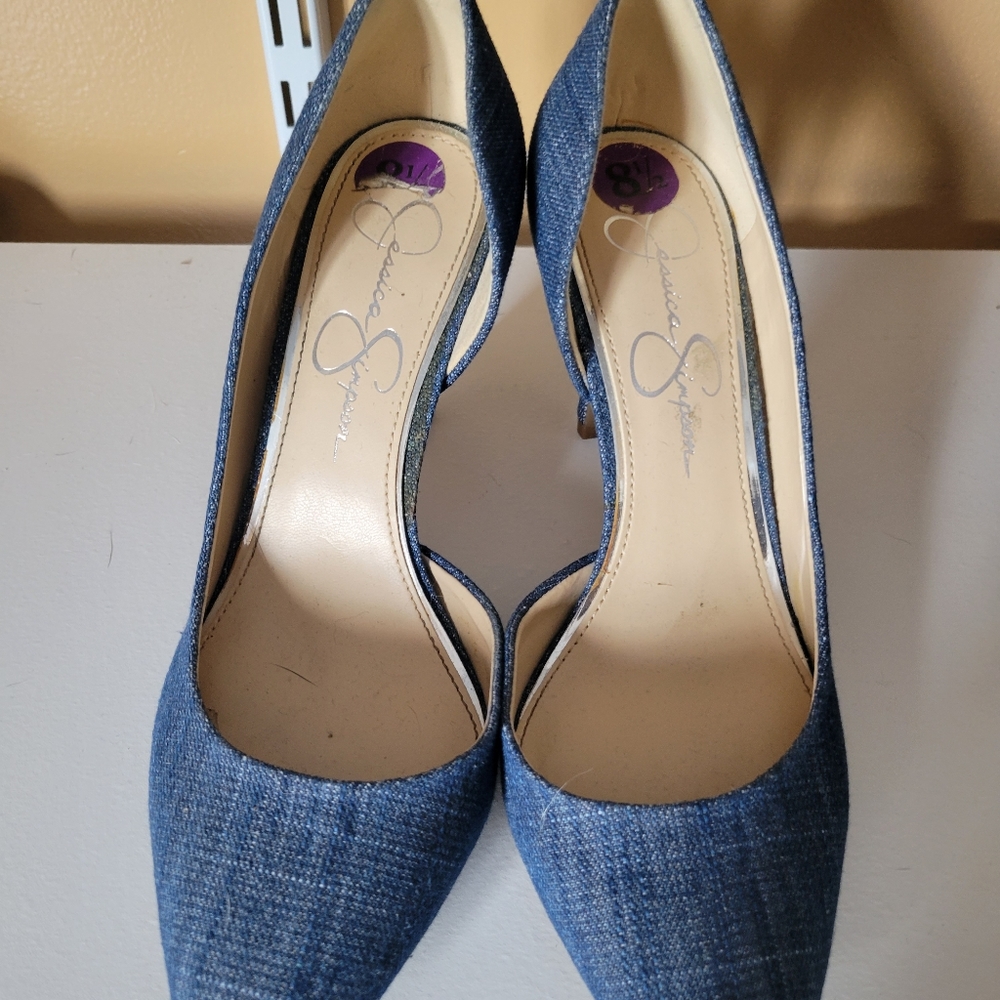 Denim pump